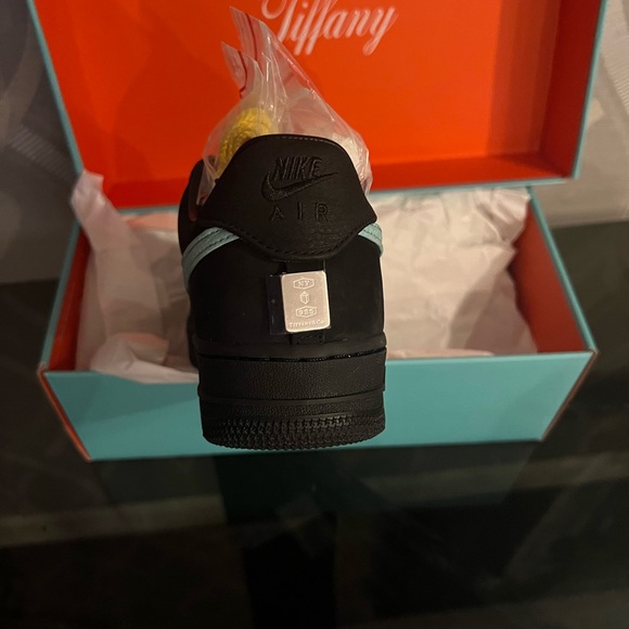 Tiffany &Co - Picture 2 of 4